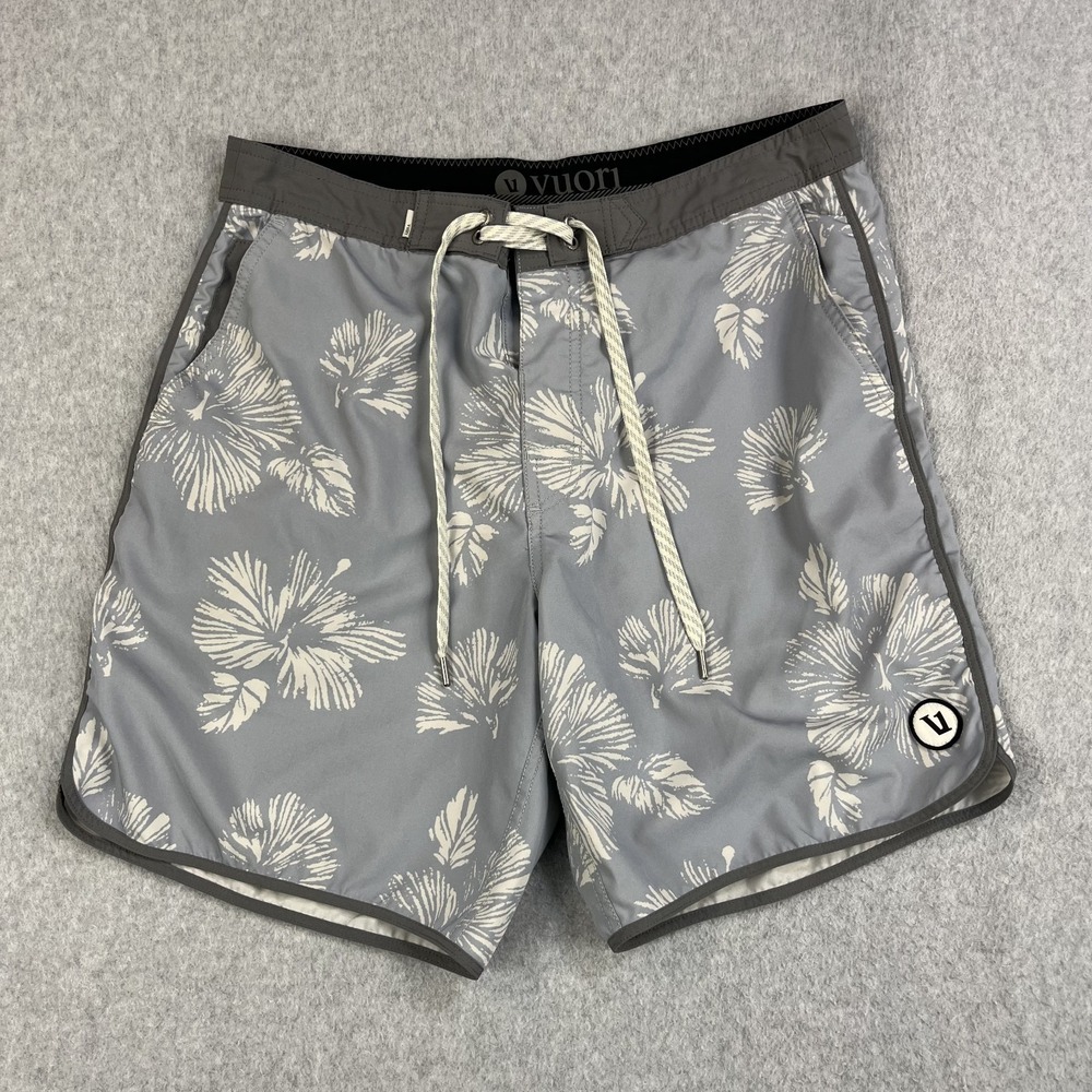 Vuori Cruise Boardshorts Men's 32 8" Inseam Floral Print Swim Shorts V314